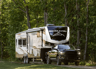 Campers at Al Sihah Shrine RV Park